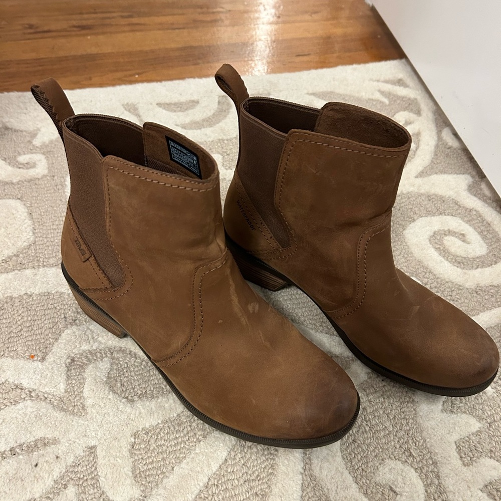 Teva brown boots